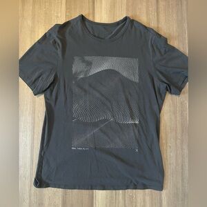 Men’s Black Lululemon tee Size L